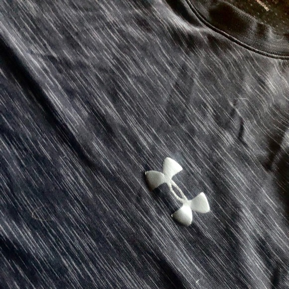 Under Armour Long Sleeve - Picture 6 of 8